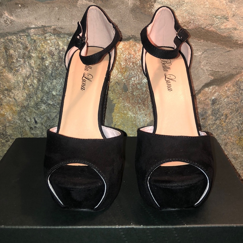 (MAKE OFFERS 💰) Bella Luna Suede New Heels - Picture 3 of 7